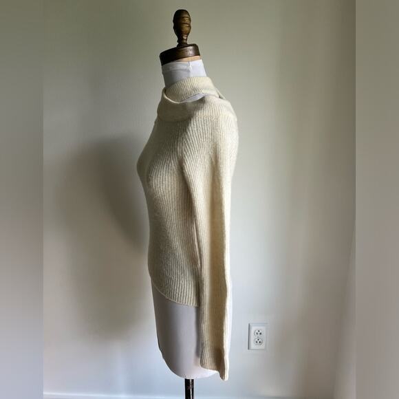 ANTHROPOLOGIE MOTH IVORY COLD SHOULDER TURTLE NECK SWEATER SIZE XS - Picture 2 of 7
